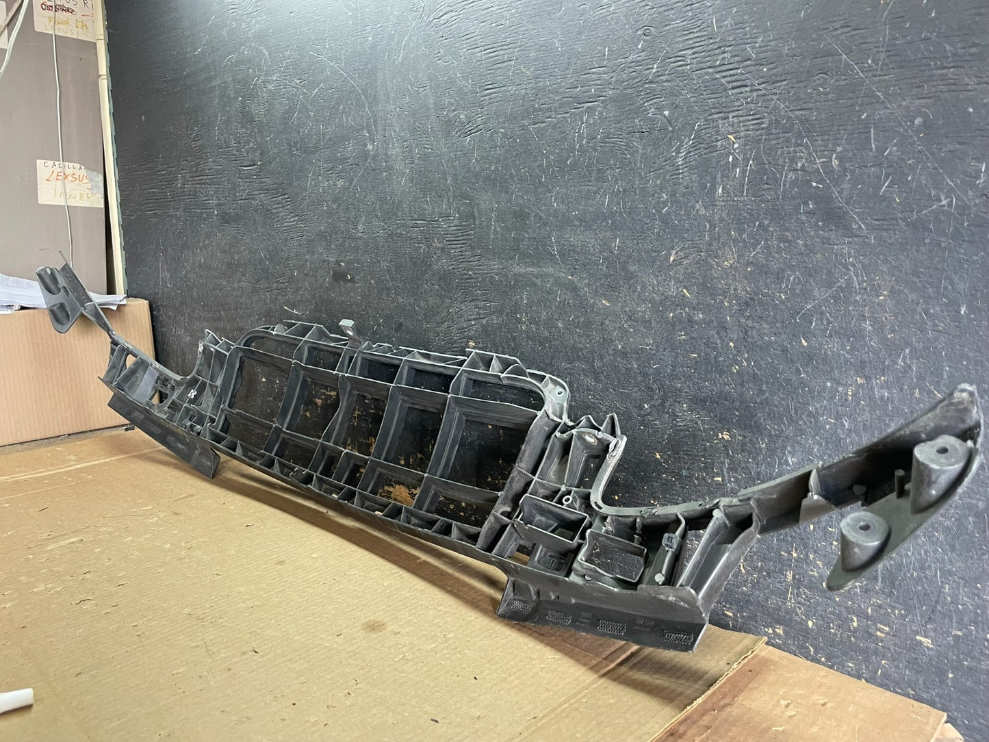 2009 2010 2011 Audi A6 Front Bumper Grille Bracket Retainer AB3055 DG4