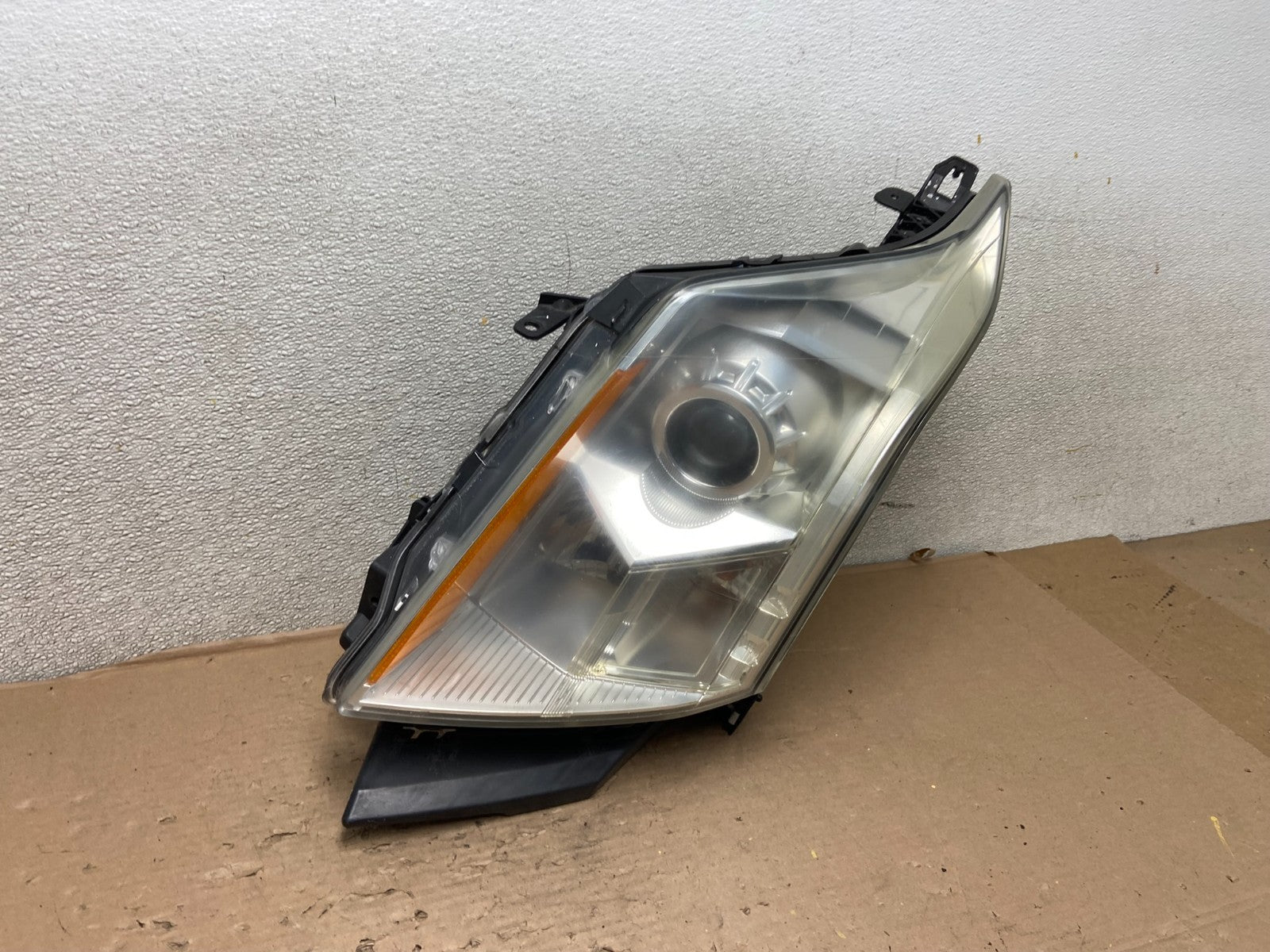 Halogen 2010 to 2016 Cadillac SRX Left Driver LH Side Headlight AB0823 DW2