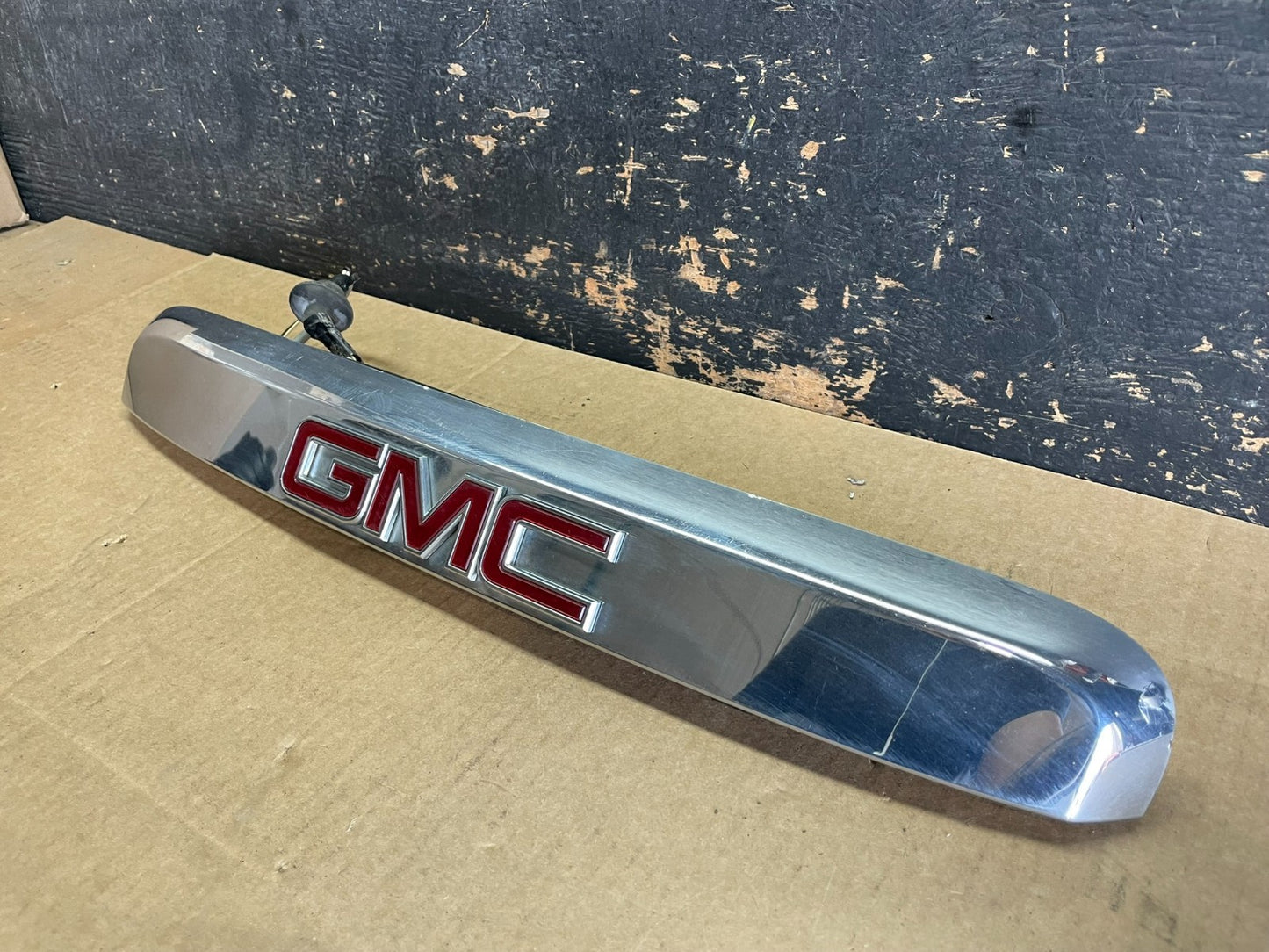 2007-2012 GMC Acadia Chrome Tailgate Rear Finish Molding Back W/Camera aa8963 DG2