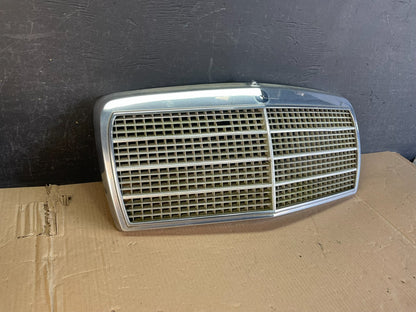 1981 to 1985 Mercedes-Benz W126 Front Grill Grille 1268800283 AE3596 PS3