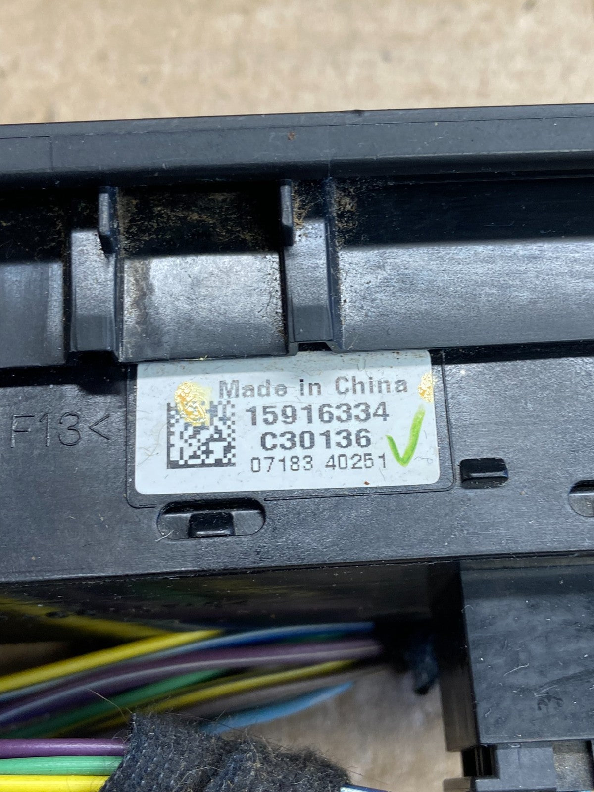 2007 - 2014 Chevrolet Tahoe Yukon Pedal Traction Control Switch AH3954 DG4