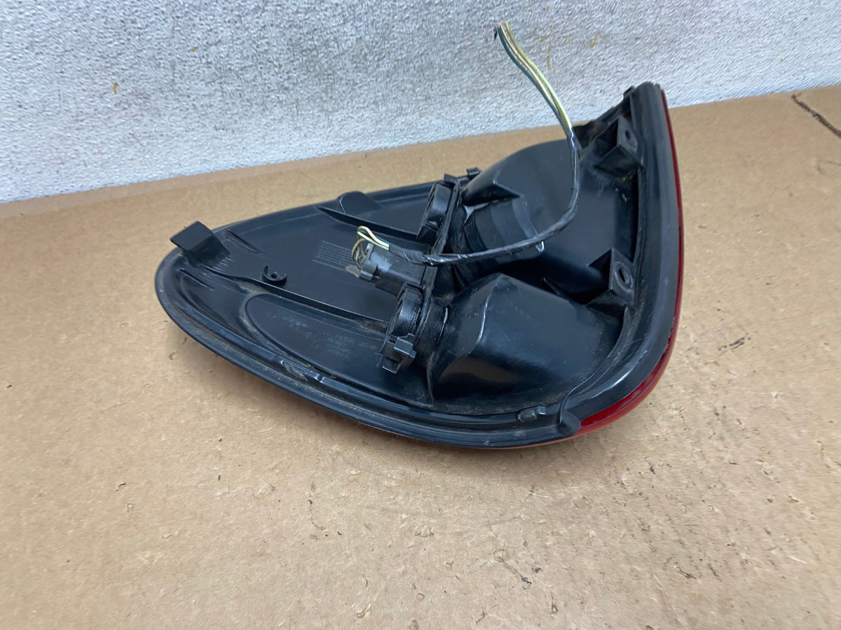 2004 to 2007 Dodge Grand Caravan Left Driver Lh Tail Light AI3535 LK5
