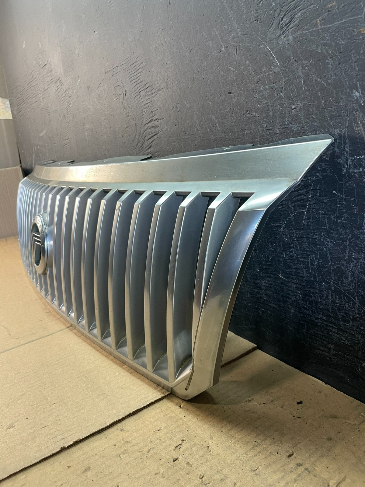 2002 to 2005 Mercury Mountaineer Front Upper Grill Grille AD0195 DG1