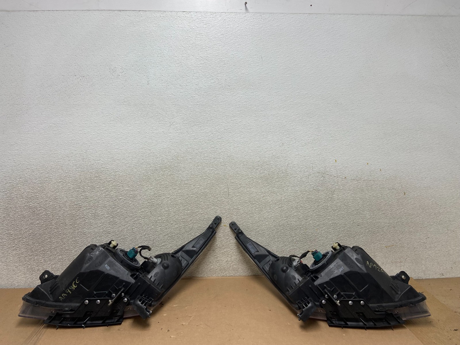 2011 to 2015 Chevrolet Cruze Halogen Left+Right Set Headlights AA9866 DW6