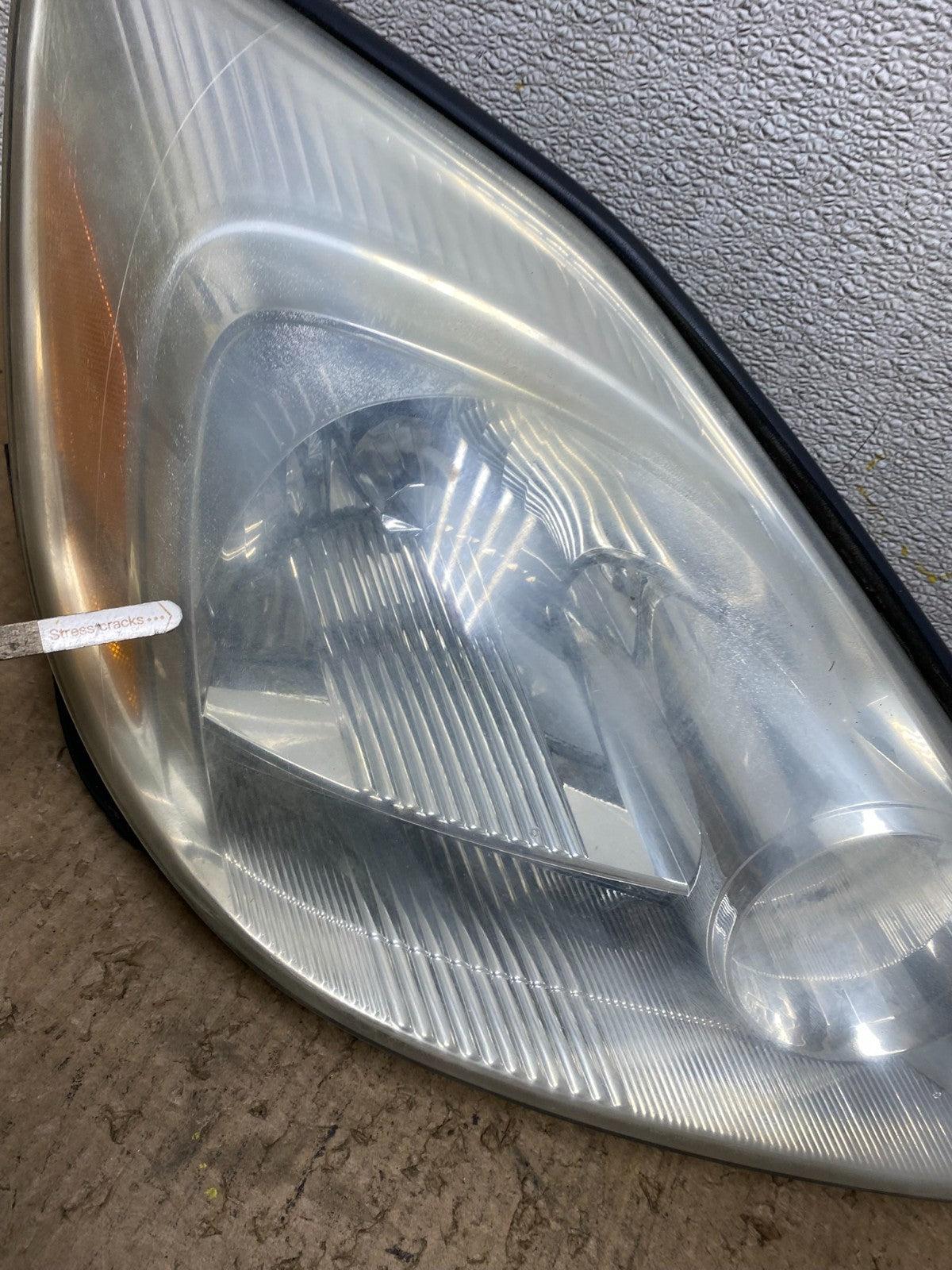 2004-2005 Toyota Sienna Right Passenger RH Xenon Headlight OEM W7723 DW4