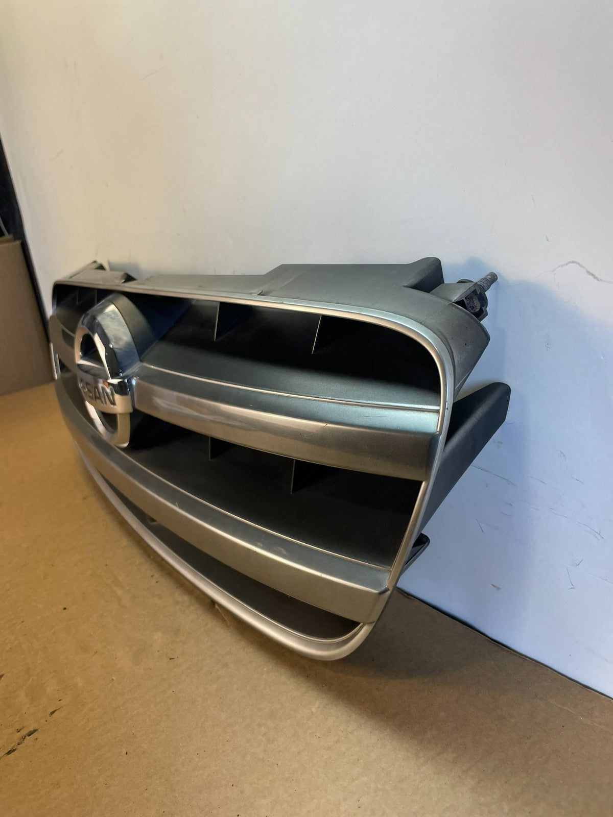 2002 to 2003 Nissan Maxima Front Upper Grill Grille AH0373 DG1