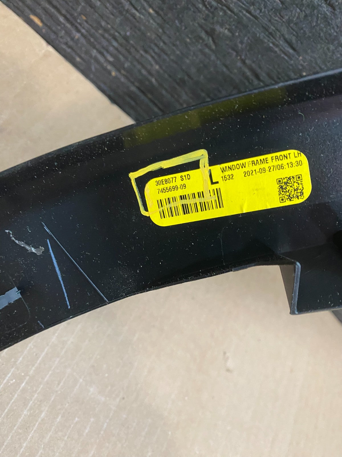 2020 to 2023 BMW X6 G06 Left front door glass trim 7455699 W4686 PS10