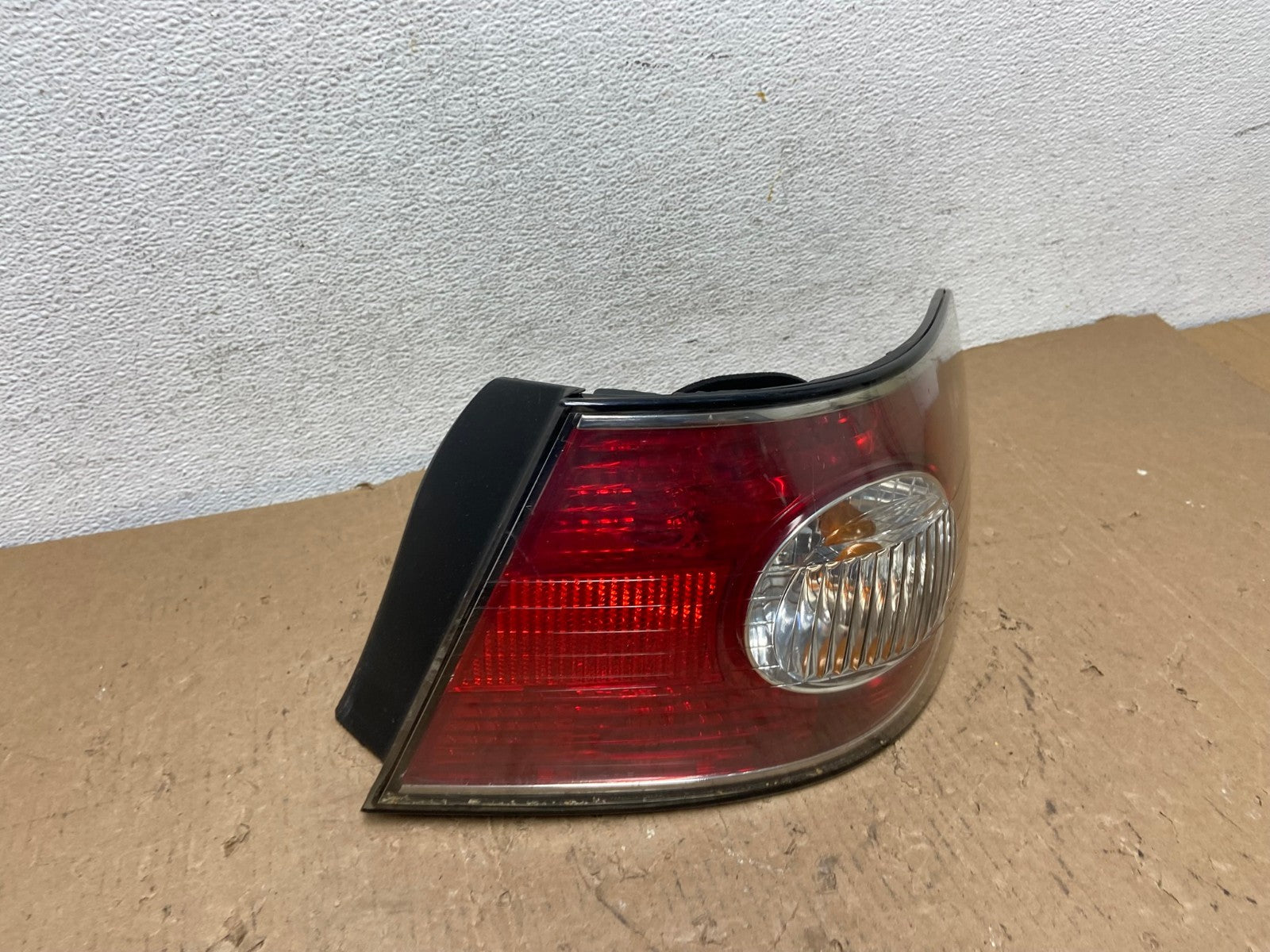 2002 to 2004 Lexus ES300 ES330 Right Passenger Side Tail Light AD8196 LK2