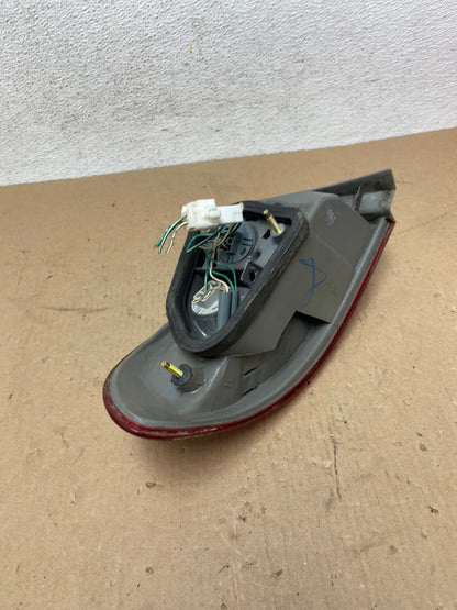 1998 1999 2000 Toyota Corolla Right Passenger Side Tail light AD6530 LK5