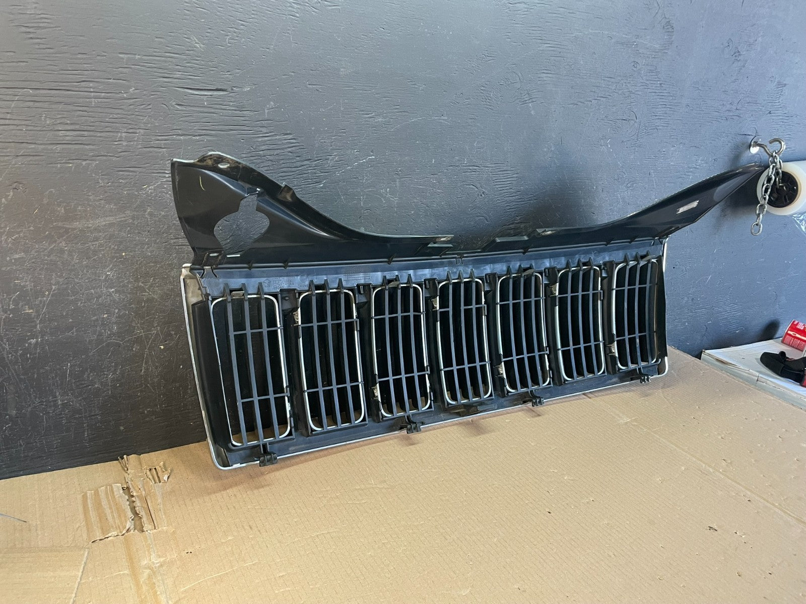 2008 2009 2010 Jeep Grand Cherokee Front Upper Grill Grille AE3581 DG5