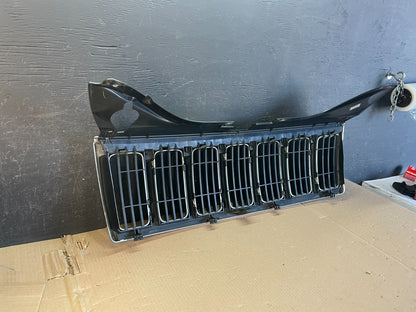 2008 2009 2010 Jeep Grand Cherokee Front Upper Grill Grille AE3581 DG5