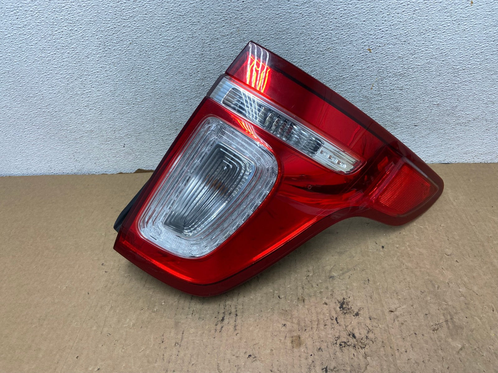 2011 2012 2013 2014 2015 Ford Explorer Right Passenger RH Tail light AG2485 LK0