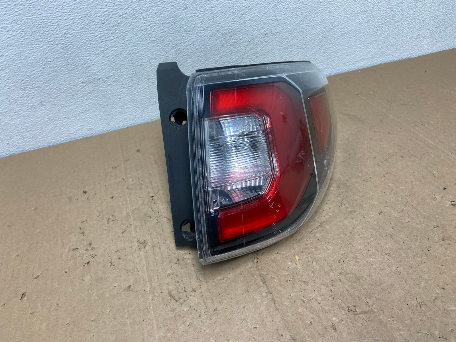 2013 to 2016 GMC Acadia Right Passenger RH Side Tail Light AC5949 LK2