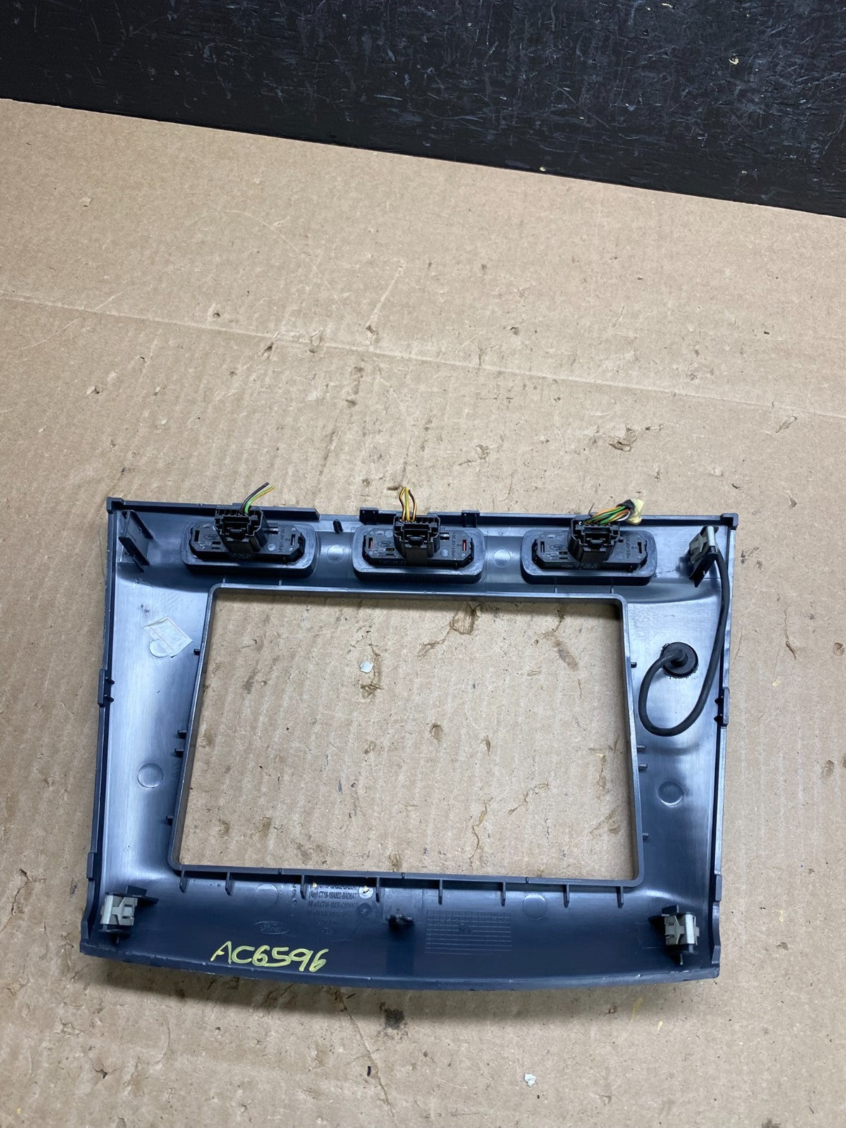 2010 to 2012 Ford Transit Connect Dash Radio Bezel ac6596 DG4