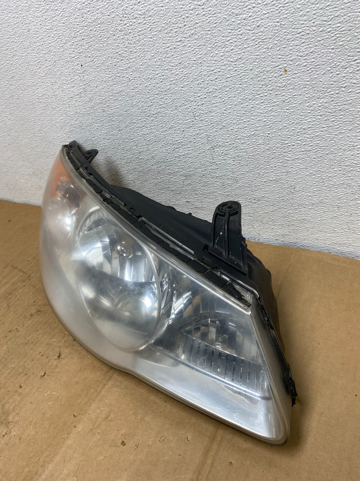 2007 2008 2009 2010 Hyundai Elantra Right Passenger Side Headlight AC8570 DW2