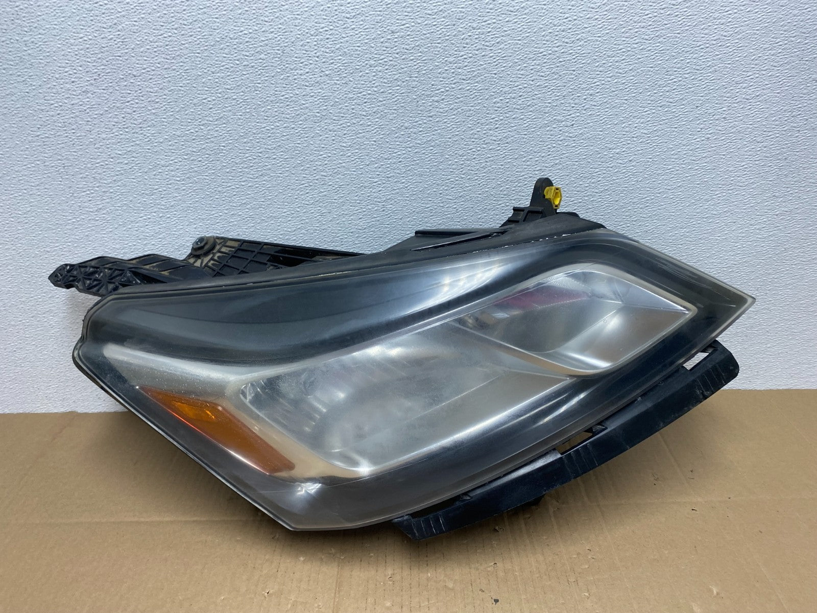 2013-2017 Chevrolet Traverse Right Passenger Side Halogen Headlight AB8100 DW0