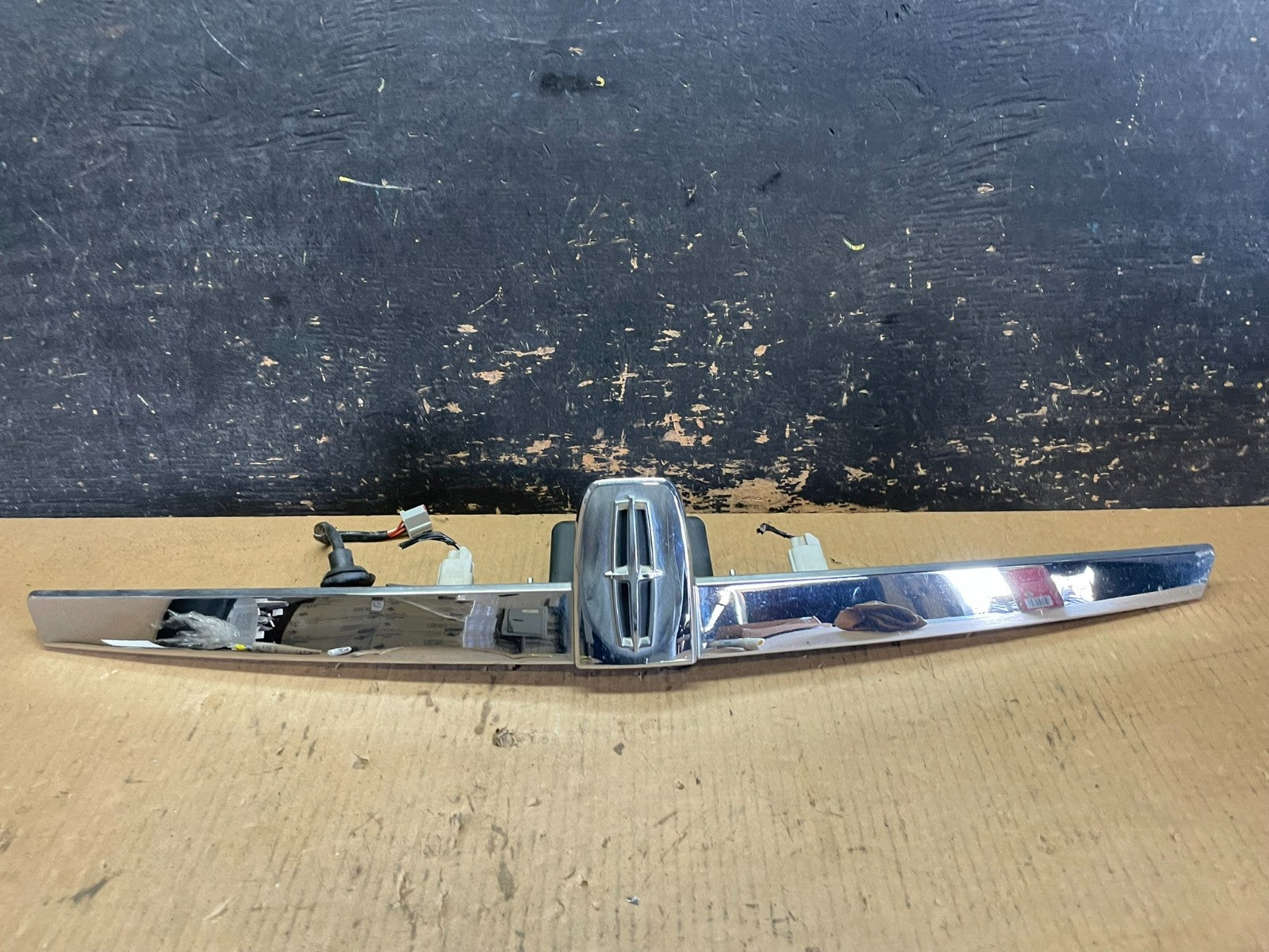 2009 to 2012 Lincoln MKS Camera Trunk Moulding Lid Chrome Trim OEM AA5894 DG0