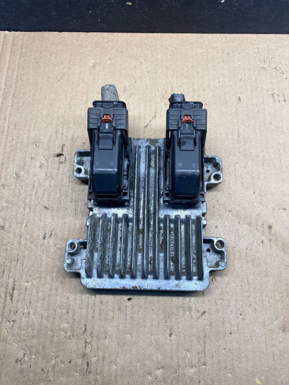 2010-2014 Chevrolet Yukon Tahoe Suburban Engine Control Module ECM ECU AE6401 DW0