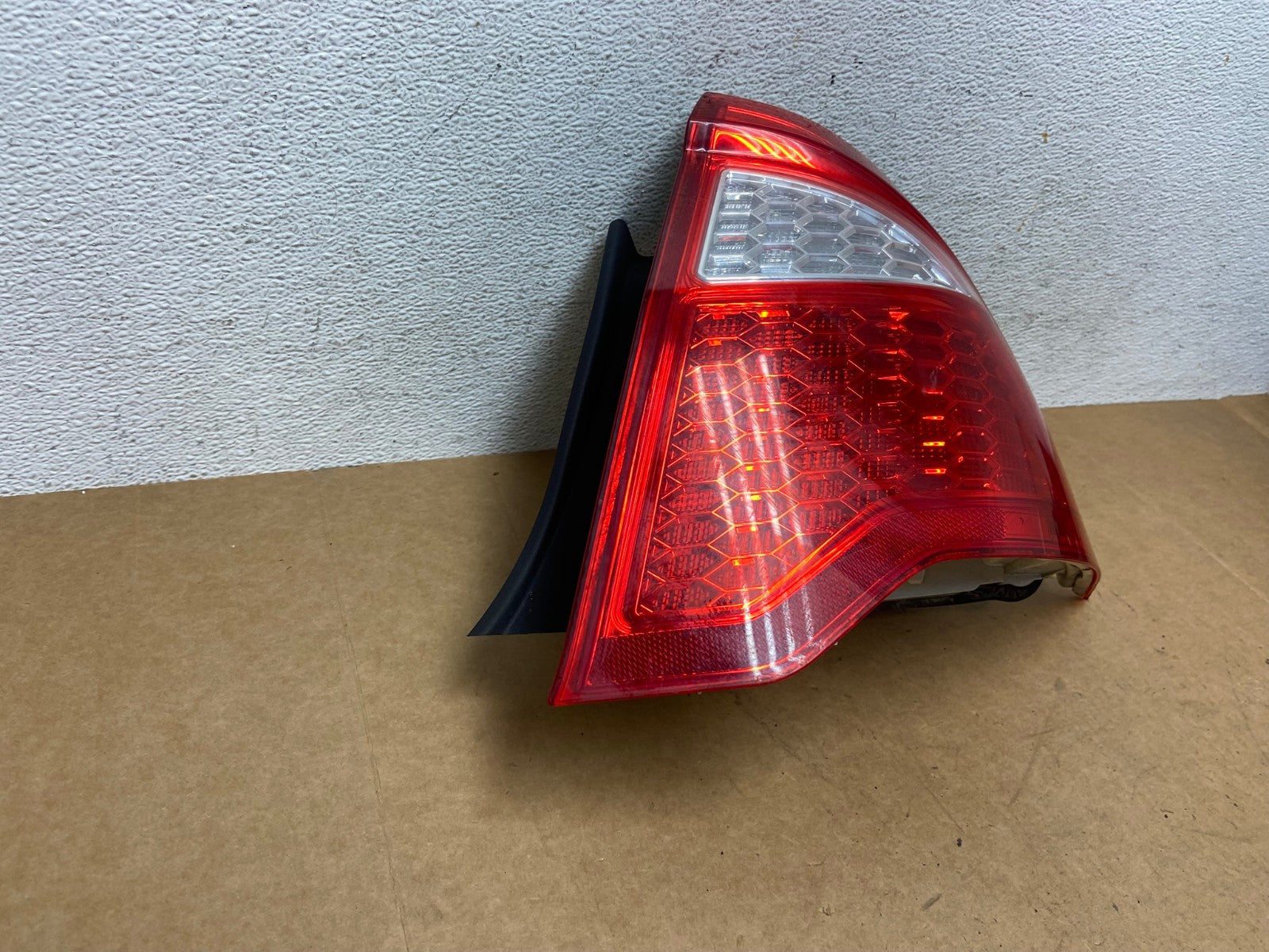 2010 2011 2012 Ford Fusion Right Passenger Side Tail Light AE3013 lK2