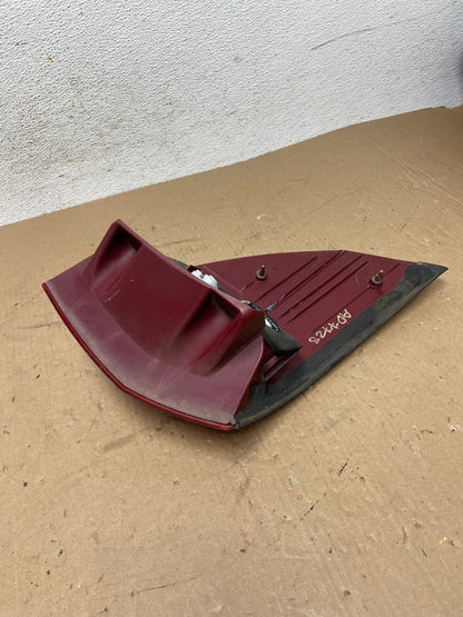2004-2005 Toyota Sienna Right Passenger Rh Side Tail Light AD7728 LK5
