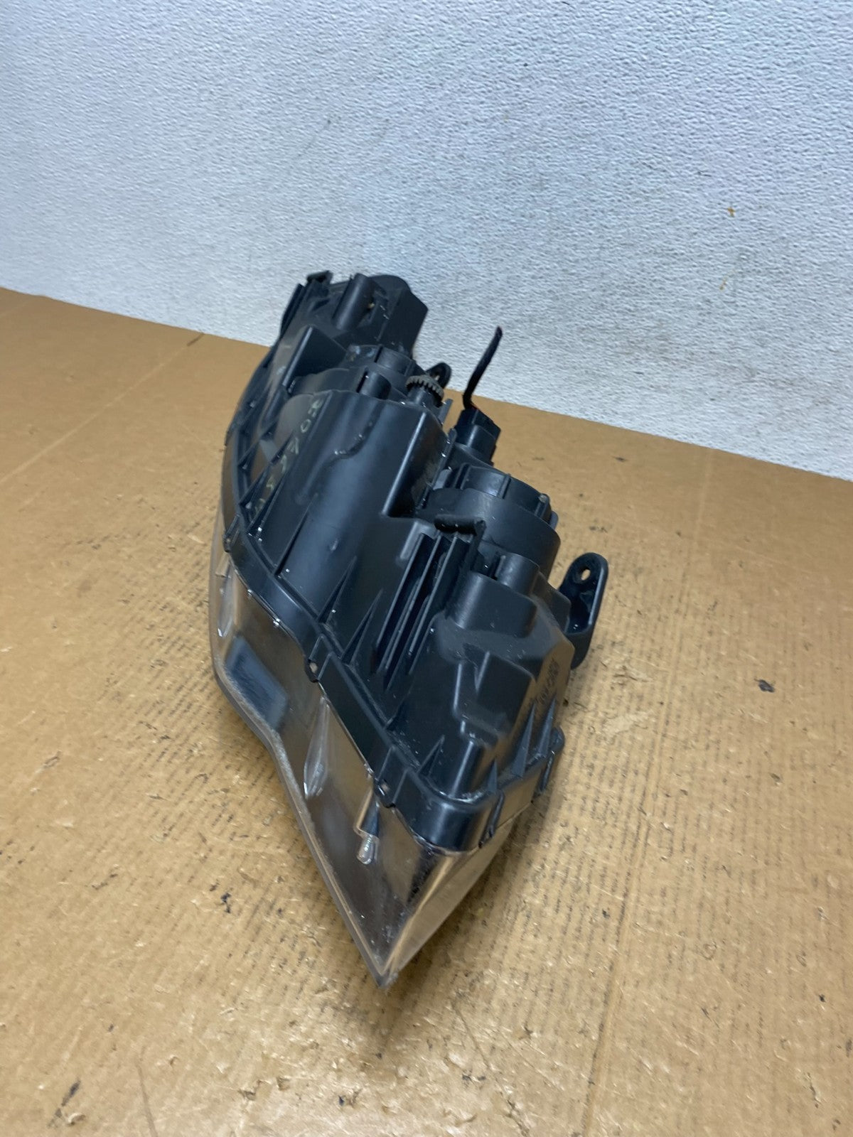 2010 to 2013 Kia Forte Koup Left Driver LH Halogen Headlight AE2702 DW6