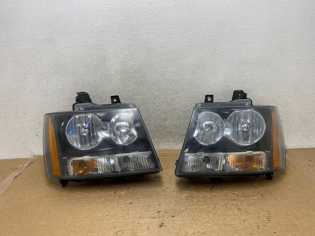 2007 to 2013 Chevrolet Suburban Tahoe Left+Right Set Headlights AH9230 DW0
