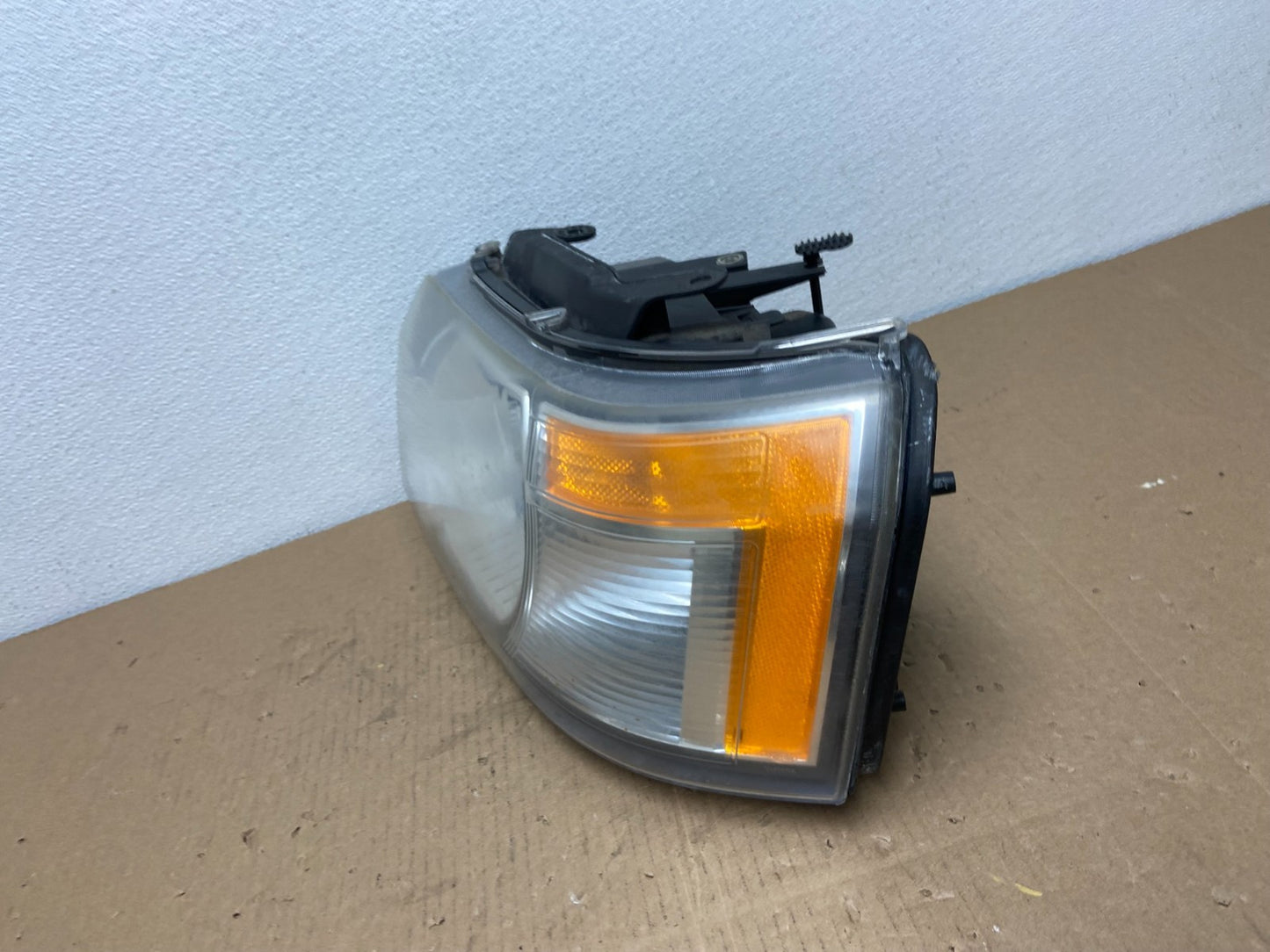 2008-2012 Land Rover LR2 Left Driver LH Side Halogen Headlight Oem AB6522 DW1