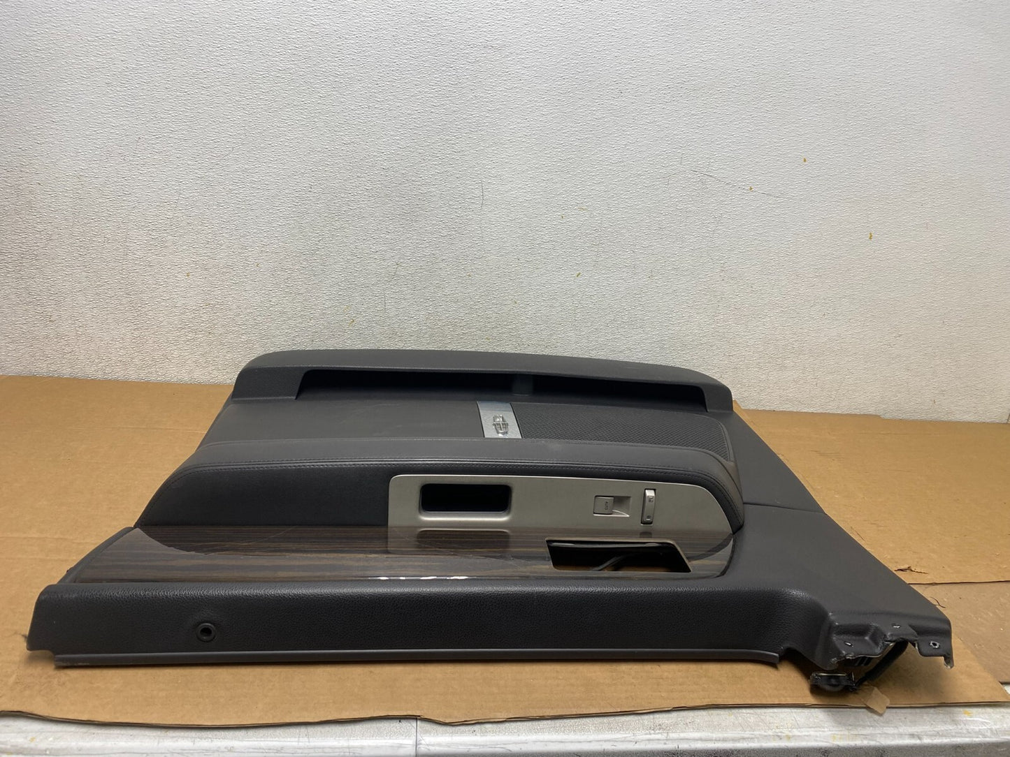 2007-2015 Lincoln Navigator Right Passenger Front Door Panel OEM M6896 DG6
