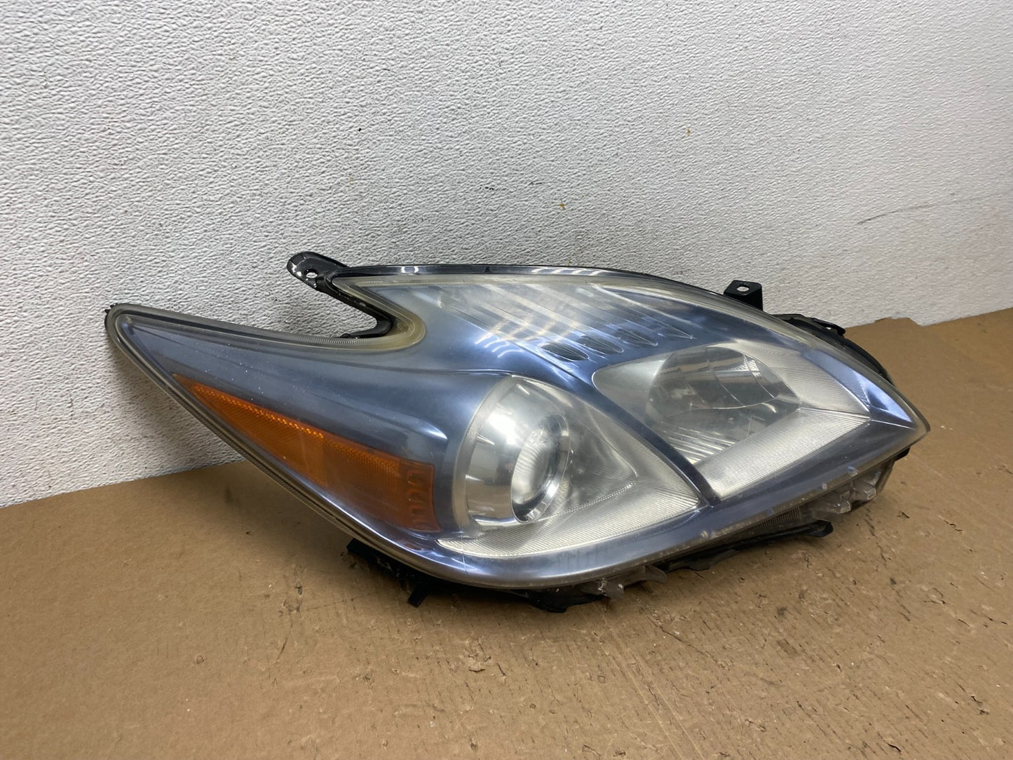 2010 - 2011 Toyota Prius Right Passenger Rh Blue Halogen Headlight AD8130 DW2