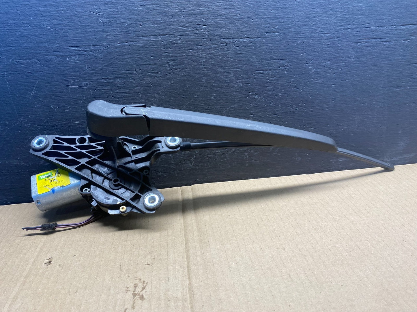 2007 to 2013 BMW X5 E70 Rear Windshield Wiper Motor OEM AC0857  DG0