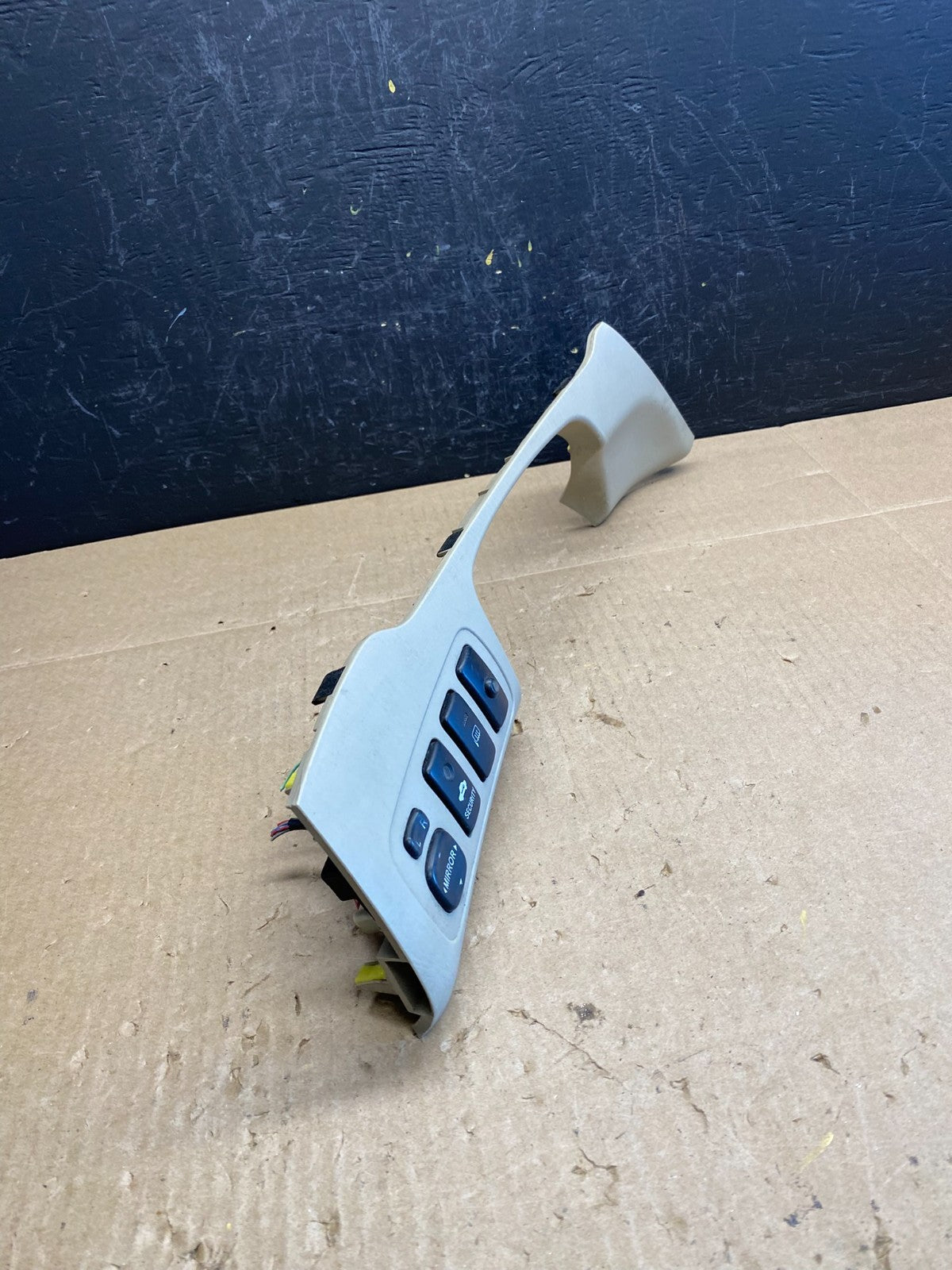 2001 to 2007 Toyota Highlander Lower Dash Trim Bezel Mirror Switch AC6345 DG2