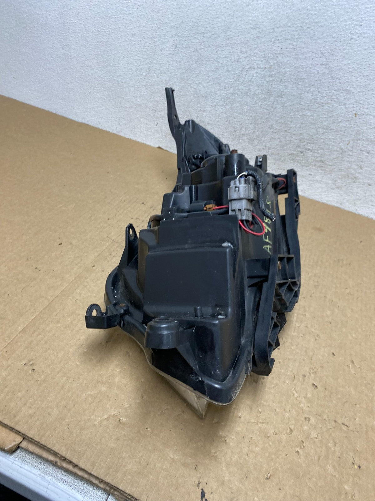 2009 - 2013 Subaru Forester Right Passenger Side Halogen Headlight AF9818 DW7