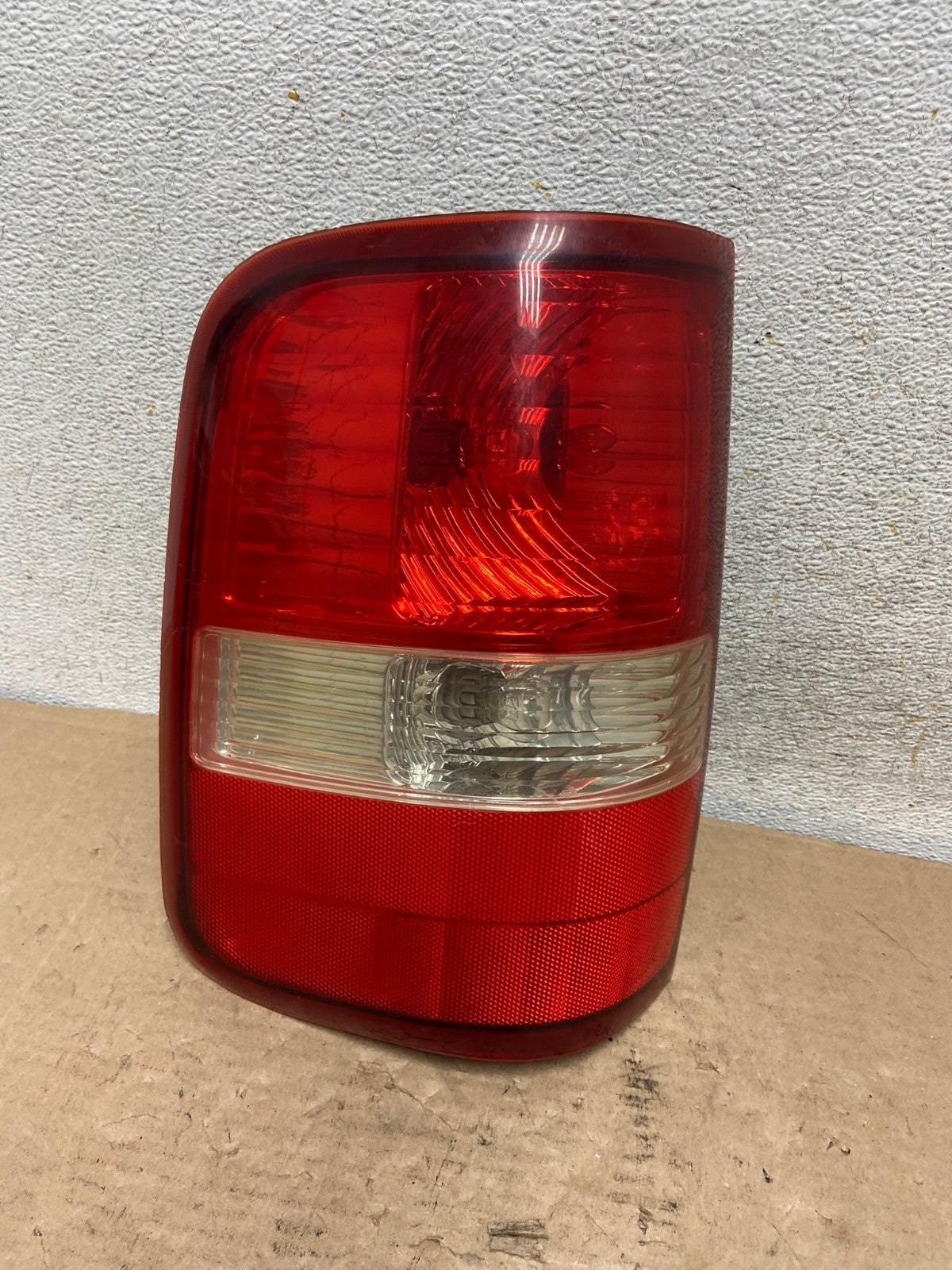 2004 to 2008 Ford F150 F-150 Left Driver LH Side Tail Light AI0930 LK0
