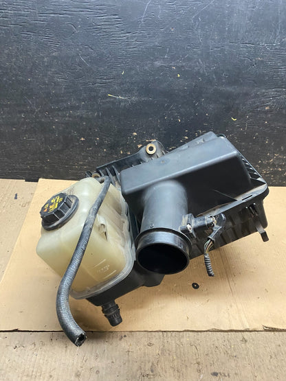 2007 to 2014 Ford Expedition Air Intake Cleaner Box Coolant Bottle x3105 DG0