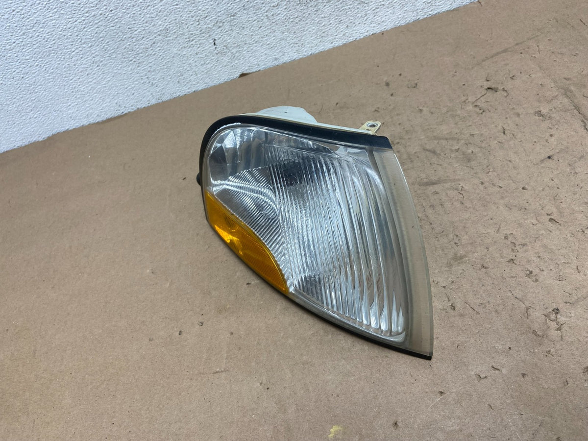 2001 - 2002 Nissan Quest Front Right Passenger RH Side Turn Signal ag5580 DG1