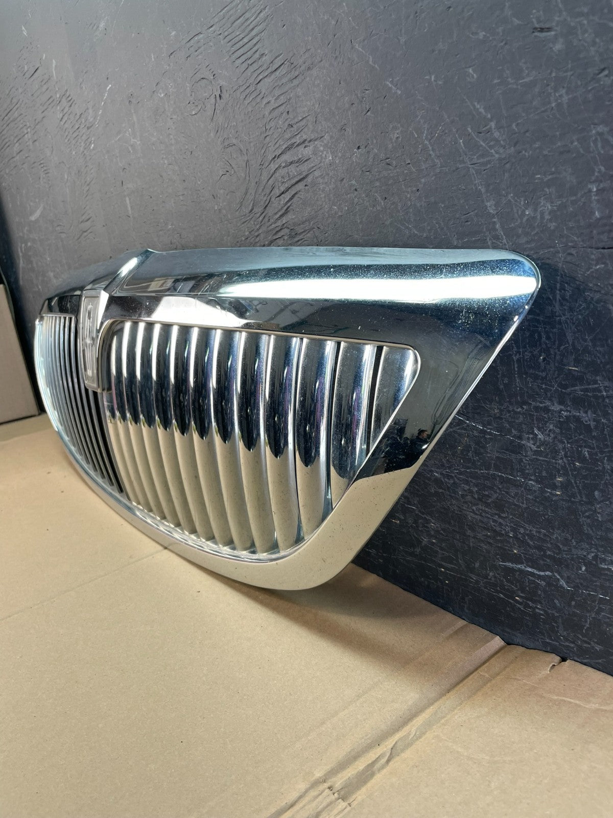 2003 to 2011 Lincoln Town Car Front Upper Grille Grill Chrome W/Emblem AD8307 DG1