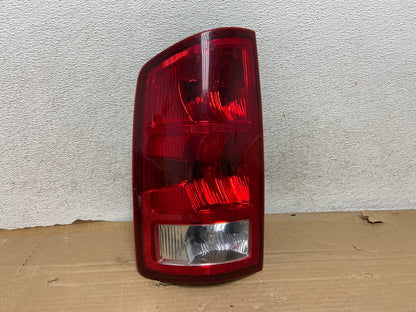 2002 to 2006 Dodge Ram 1500 Left Driver side Tail Light AG8140 LK0