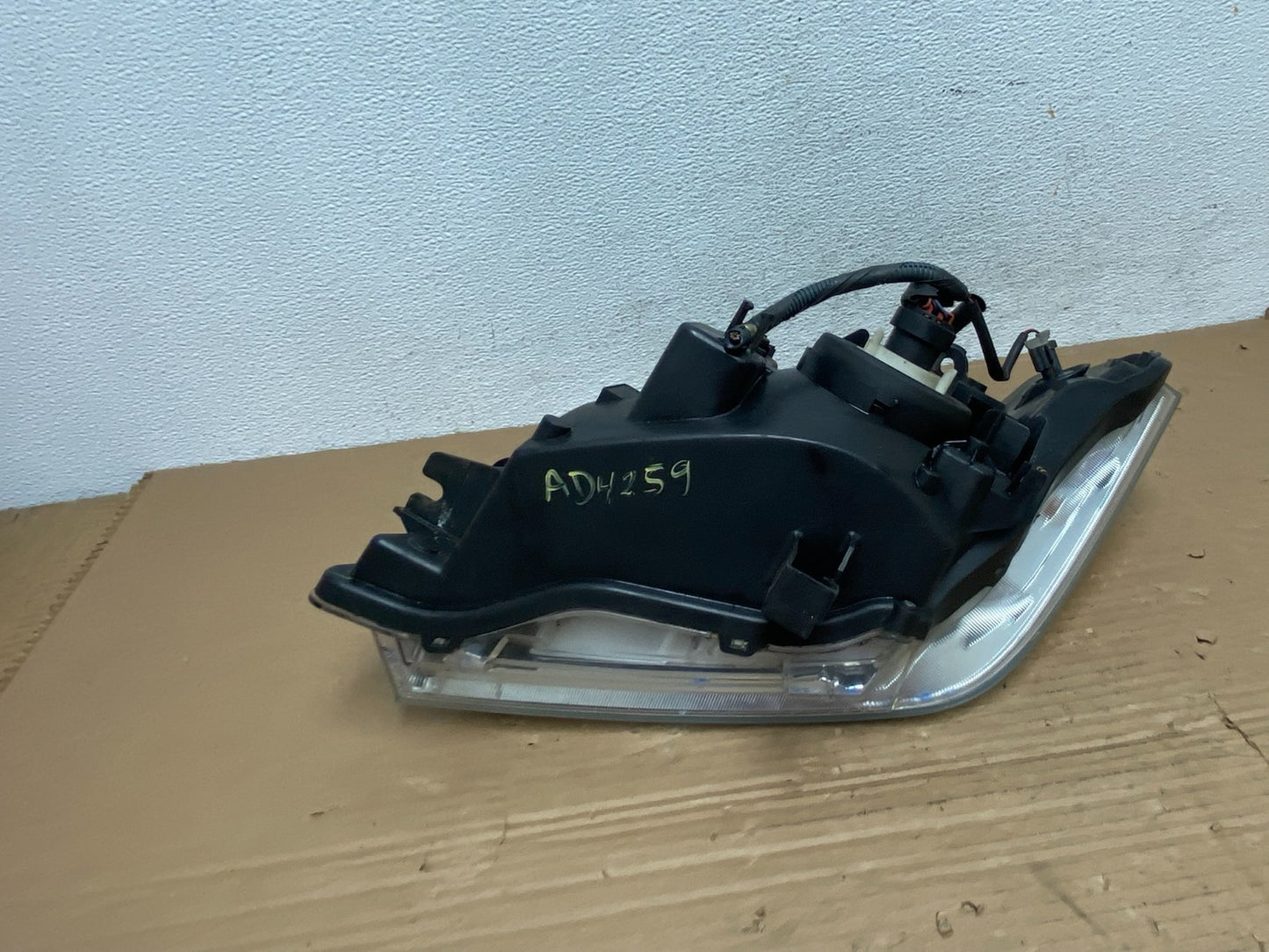 2008 to 2012 Nissan Pathfinder Halogen Headlight Right Passenger AD4259 DW8