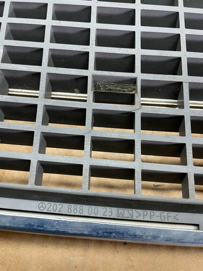1994-1997 Mercedes C-Class C230 C320 C350 Front Upper Grill Grille OEM AA9119 DG7