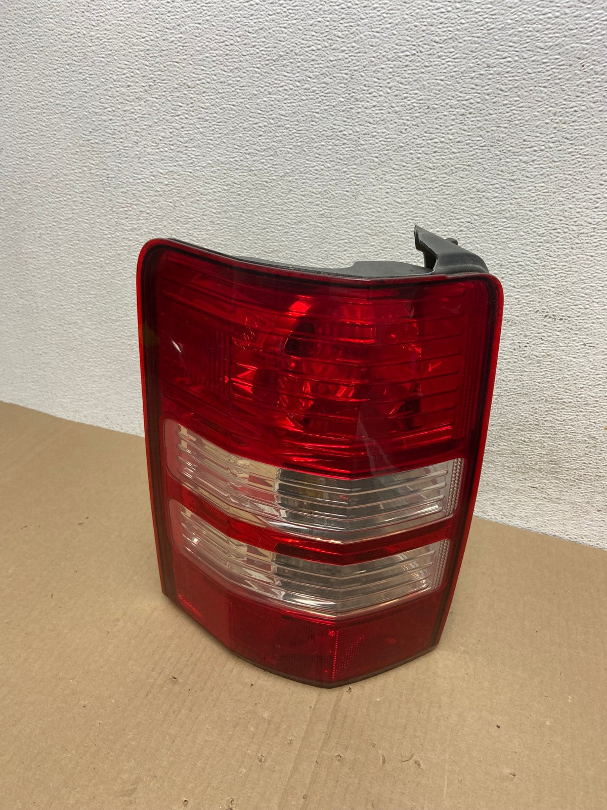 2008 to 2012 Jeep Liberty Left Driver Side Lh Tail Light AE9448 LK0