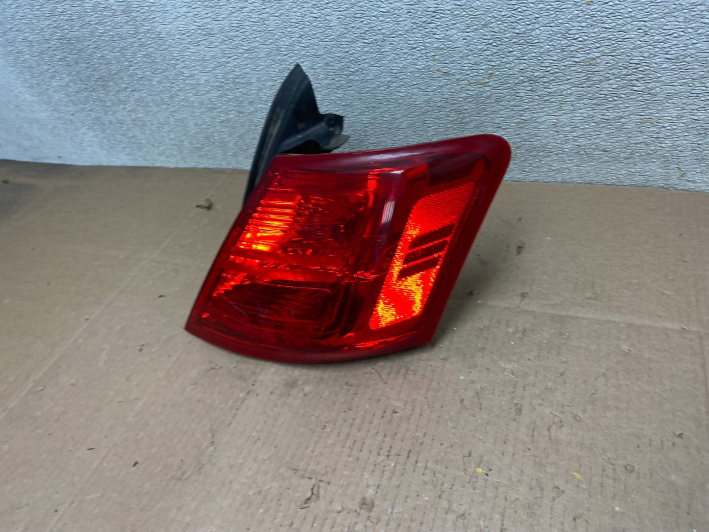 2014 to 2018 Ford Taurus Interceptor Right Passenger RH Tail Light OEM Y2604 DW1
