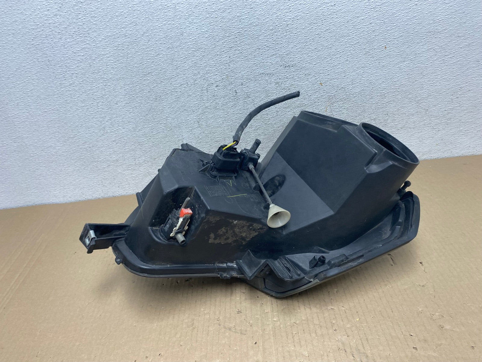 2003 to 2007 Cadillac CTS Left Driver LH Halogen Headlight AE9560 LK4