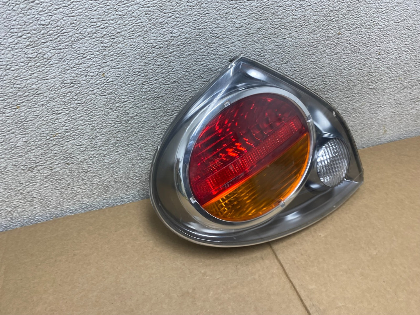 2002 2003 Nissan Maxima Left Driver Lh Side Tail Light U9677 DW2