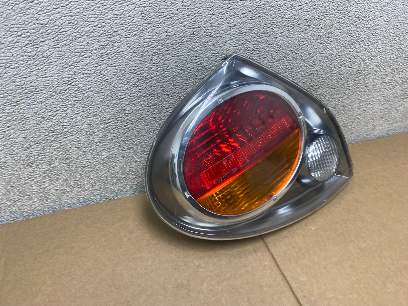 2002 2003 Nissan Maxima Left Driver Lh Side Tail Light U9677 DW2