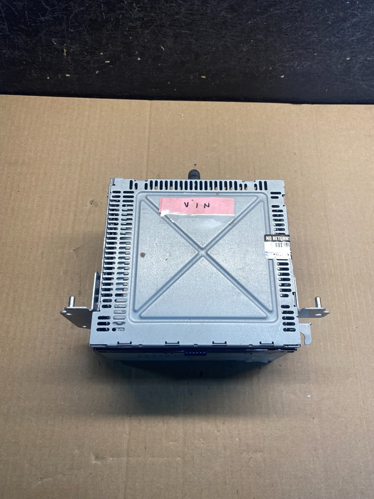 2010 to 2012 Ford Fusion Radio Audio Receiver AM FM CD MP3 AH1740 DG3