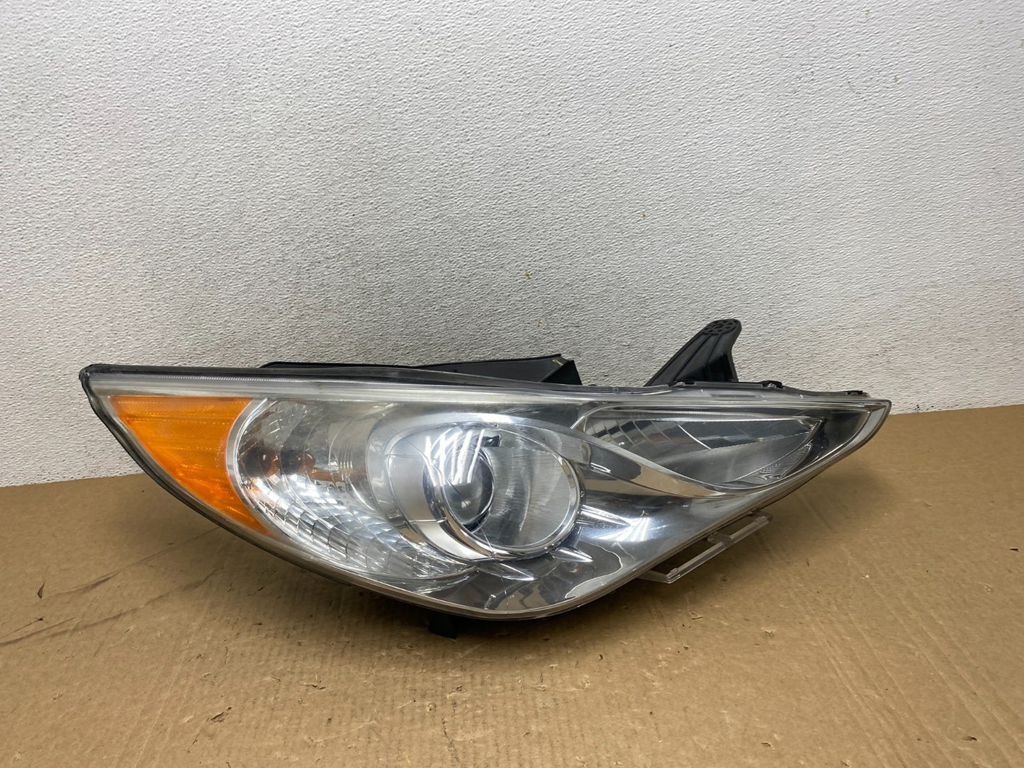 2011 - 2014 Hyundai Sonata Right Passenger Rh Side Headlight Halogen AG0543 DW0