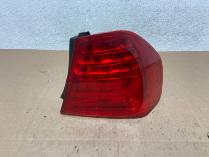 2009 2010 BMW 328i 3 Series Right Passenger RH Side Tail Light AE6065 LK0