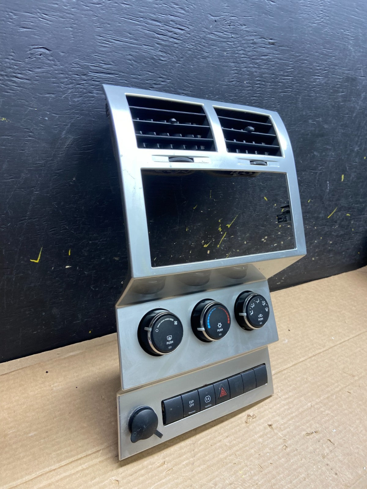 2007 to 2012 Dodge Nitro Dash Climate Temperature Control Radio Bezel W0382 DG2