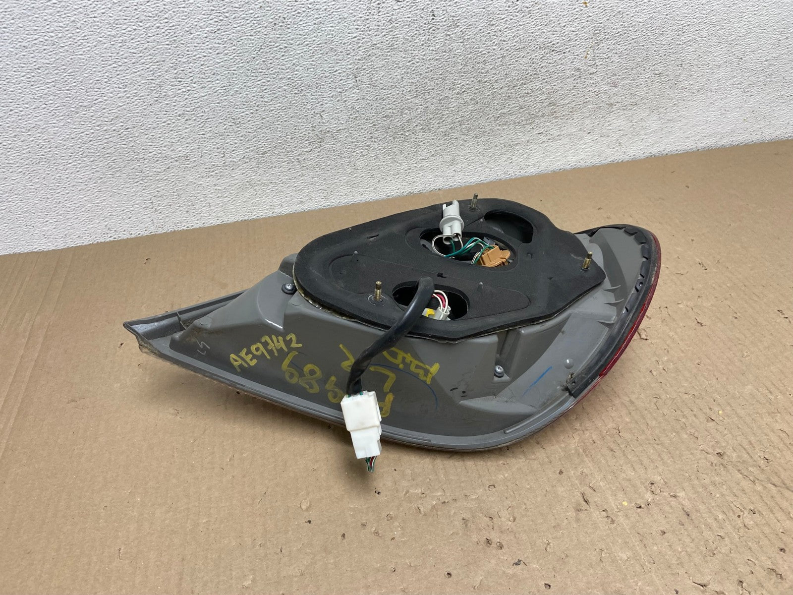 2005 to 2006 Toyota Camry Tail Light Left Driver Lh Side AE9742 LK4