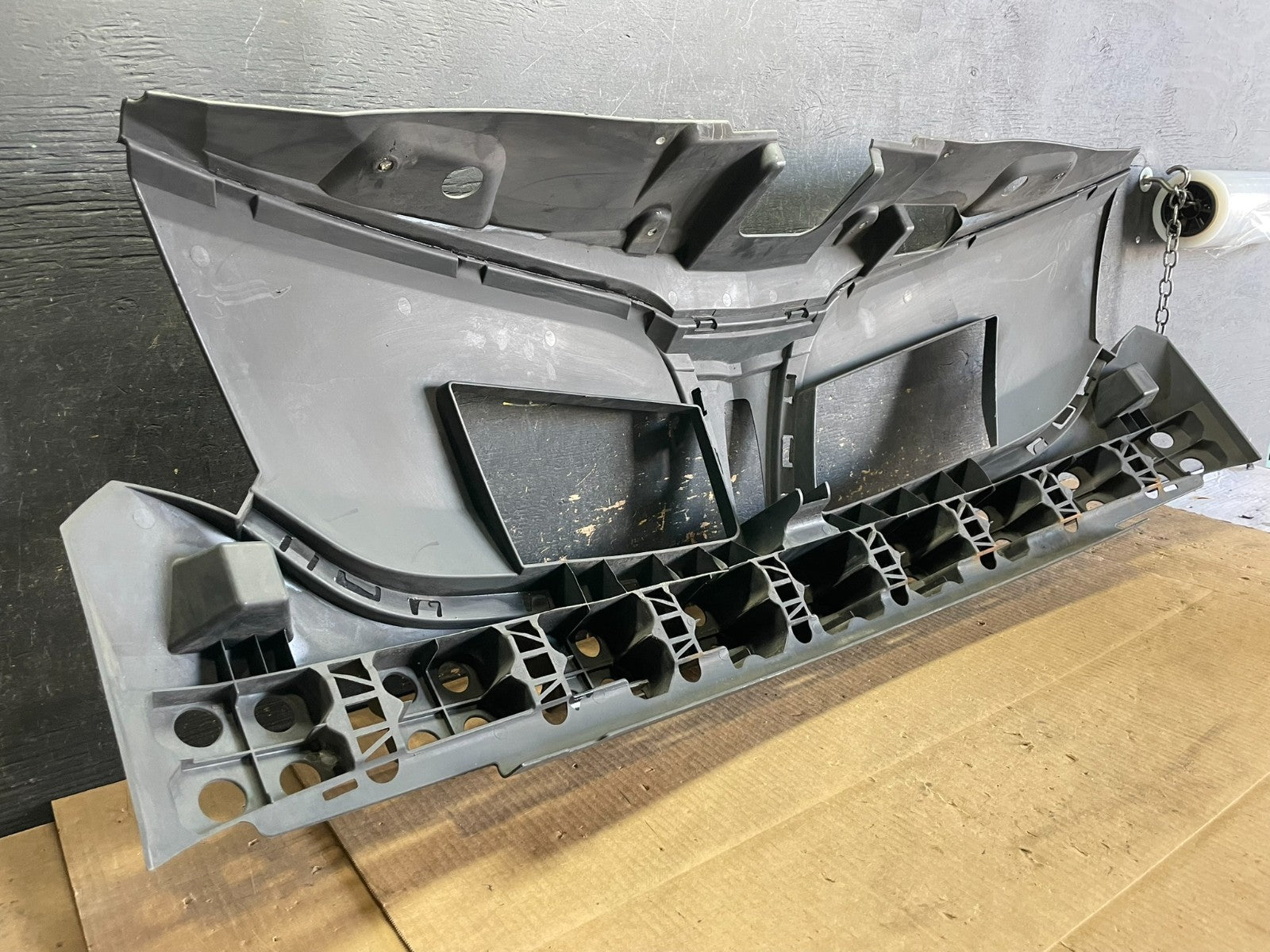 2013 to 2016 Lincoln MKT Grill Grille Support Panel OEM AB2849 DG4